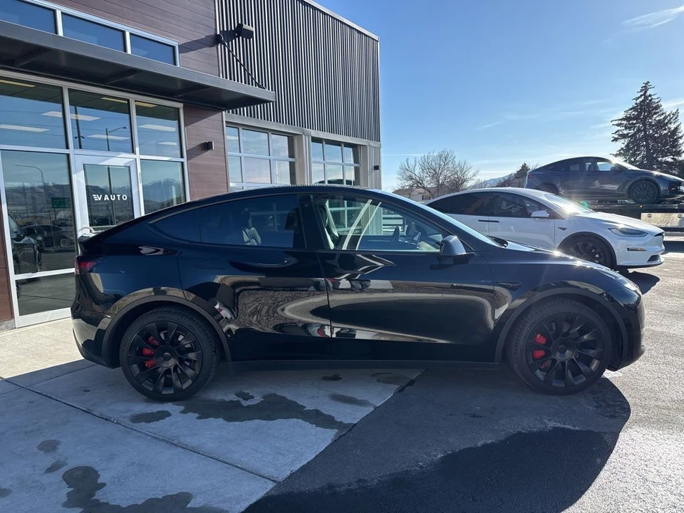 2023 Tesla Model Y - Image 9 of 21