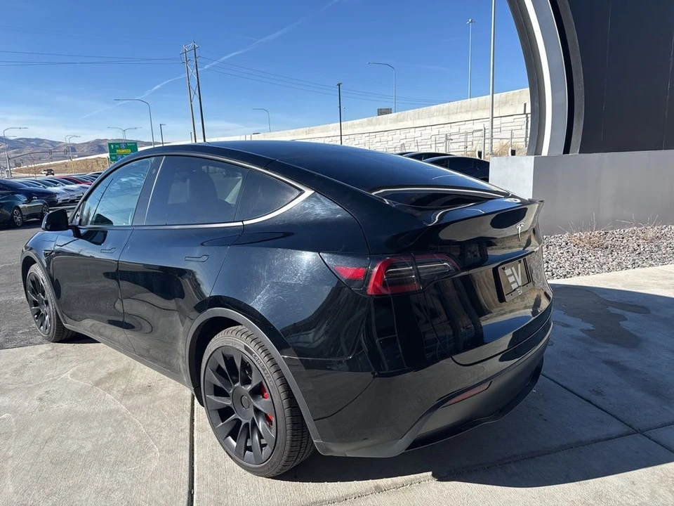 2023 Tesla Model Y - Image 6 of 21