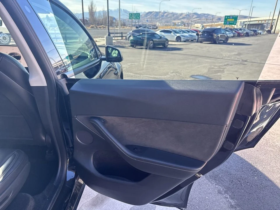 2023 Tesla Model Y - Image 20 of 21