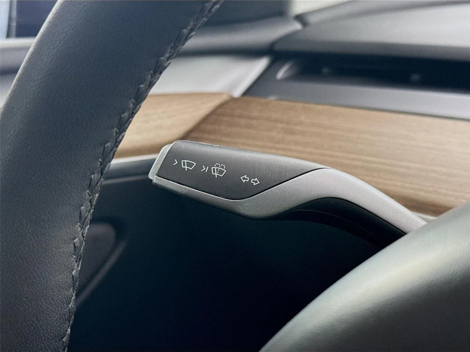 2023 Tesla Model Y - Image 5 of 14
