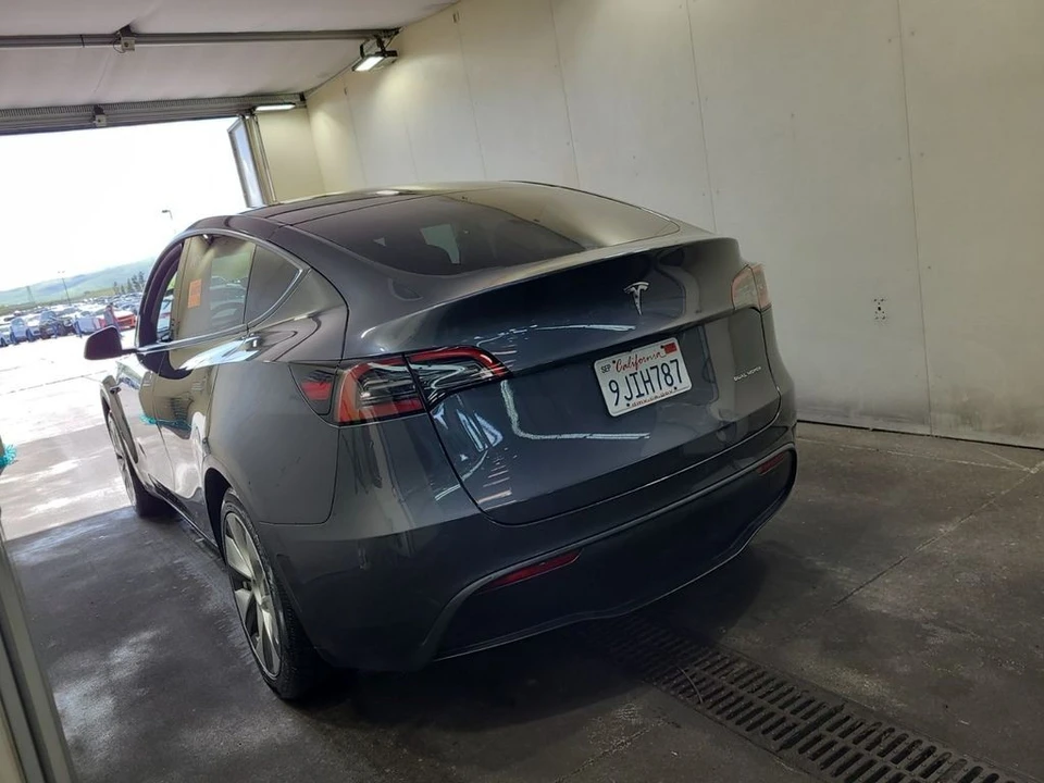 2023 Tesla Model Y - Image 3 of 6