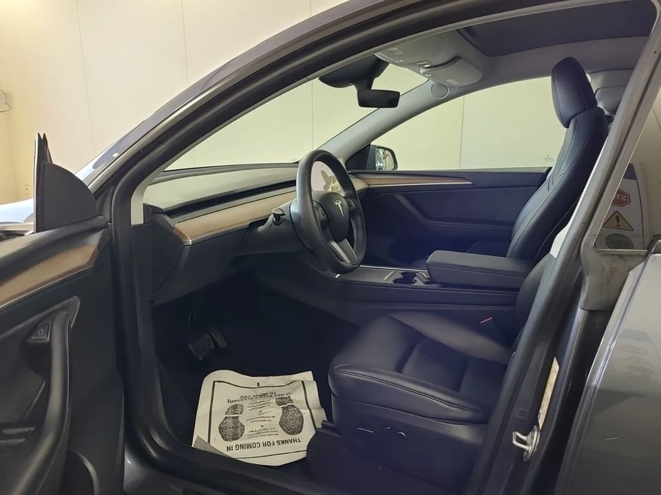 2023 Tesla Model Y - Image 5 of 6