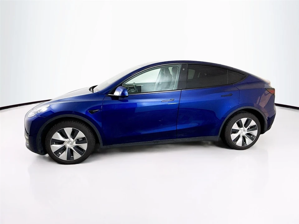 2023 Tesla Model Y - Image 4 of 13