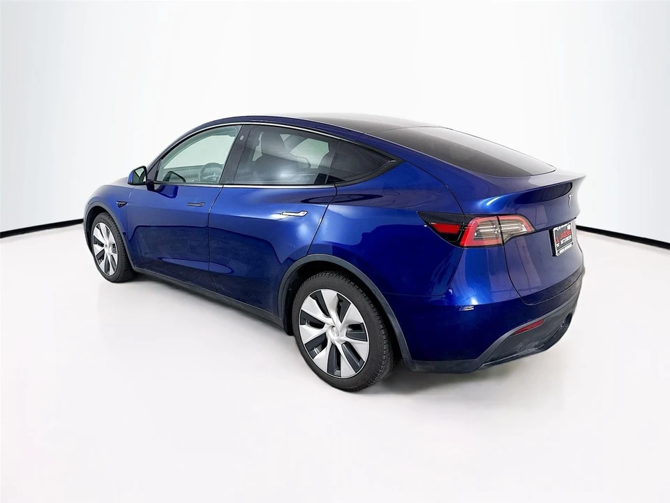 2023 Tesla Model Y - Image 5 of 13