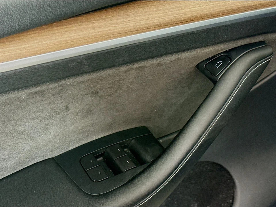 2023 Tesla Model Y - Image 9 of 13