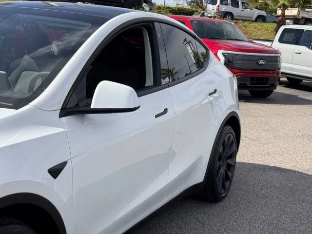 2023 Tesla Model Y - Image 9 of 21