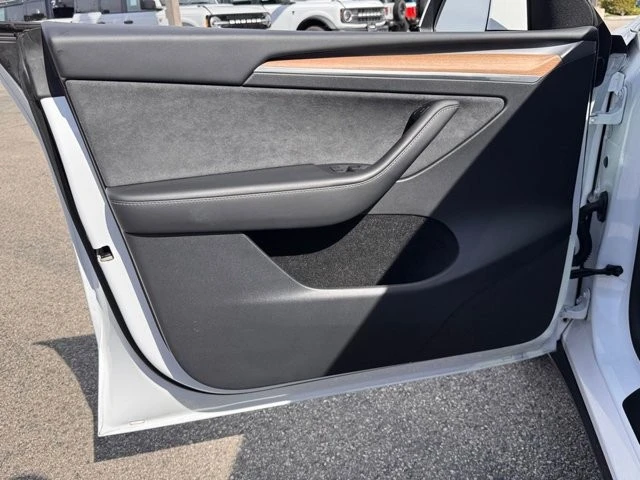 2023 Tesla Model Y - Image 16 of 21