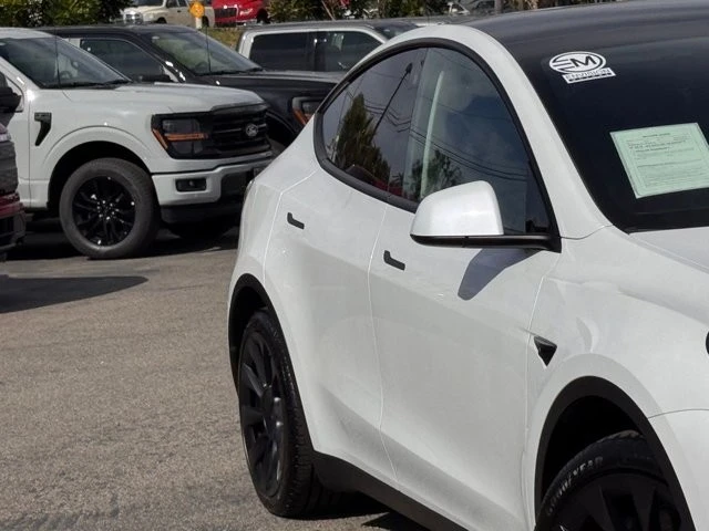2023 Tesla Model Y - Image 5 of 21