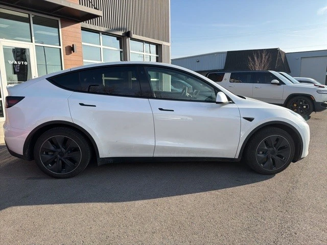 2023 Tesla Model Y - Image 9 of 21