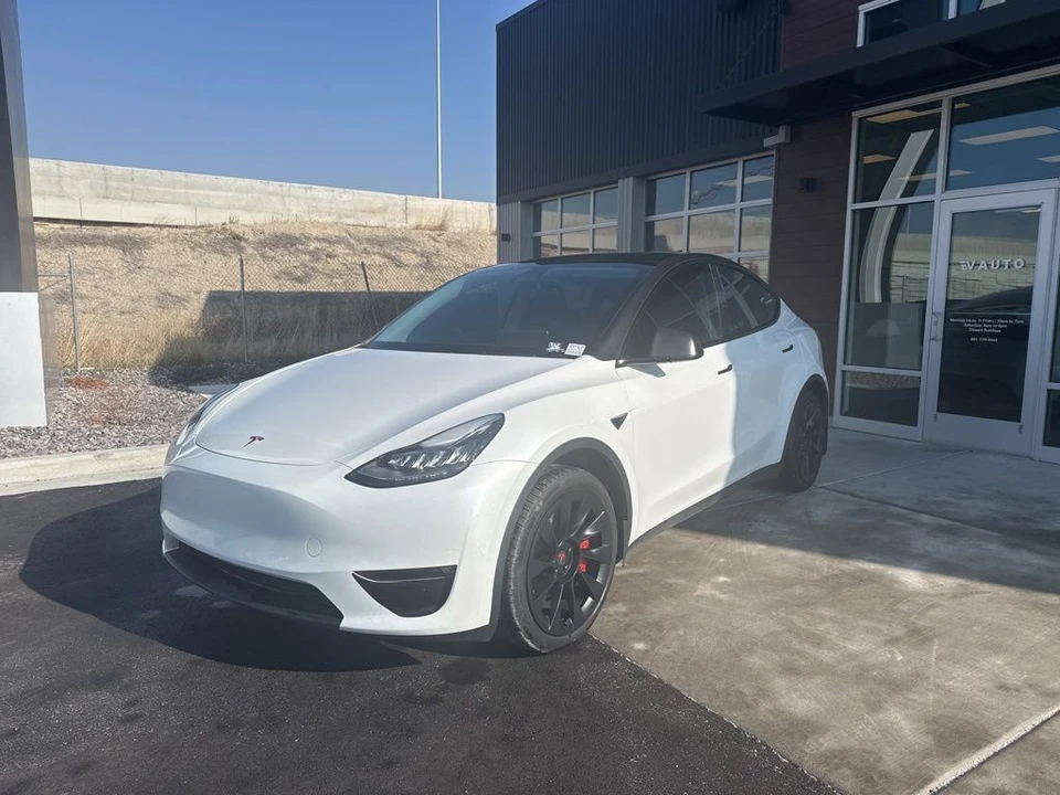 2023 Tesla Model Y - Image 3 of 21