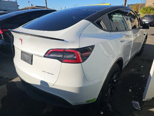 2023 Tesla Model Y - Image 3 of 7