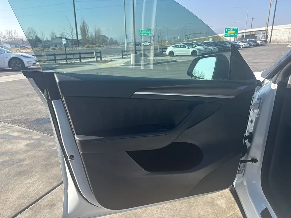 2023 Tesla Model Y - Image 11 of 21