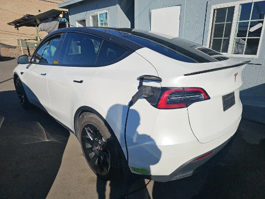 2023 Tesla Model Y - Image 4 of 7