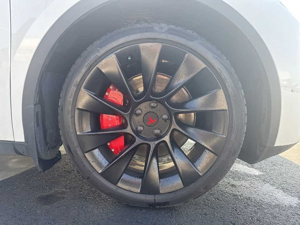 2023 Tesla Model Y - Image 10 of 21