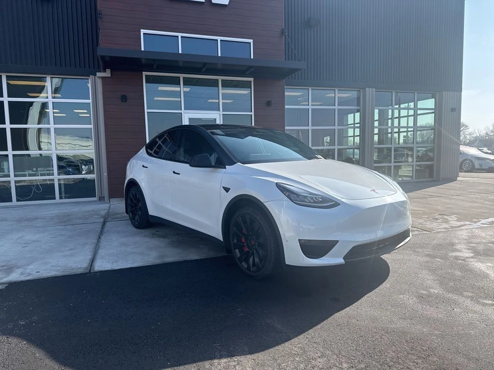 2023 Tesla Model Y - Image 9 of 21