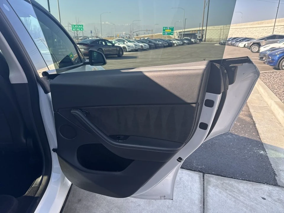 2023 Tesla Model Y - Image 19 of 21