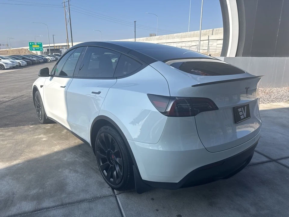 2023 Tesla Model Y - Image 5 of 21