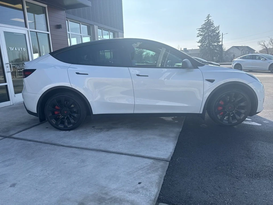 2023 Tesla Model Y - Image 8 of 21