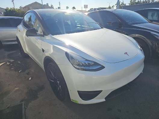 2023 Tesla Model Y - Image 2 of 7