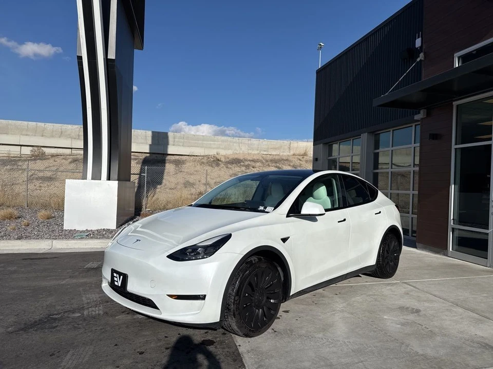 2023 Tesla Model Y - Image 4 of 21