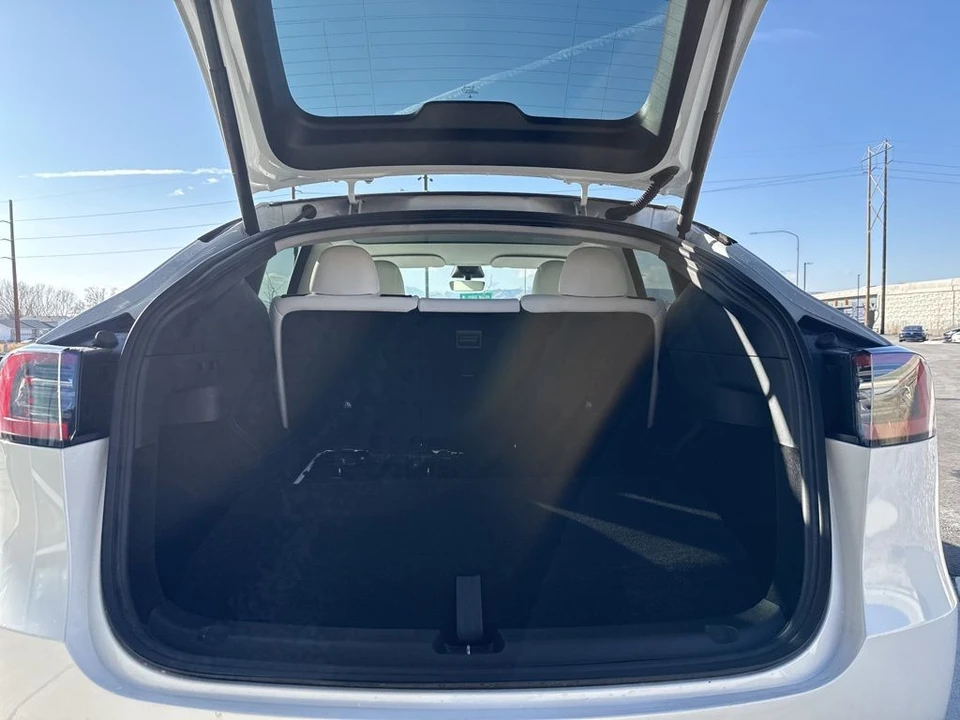 2023 Tesla Model Y - Image 18 of 21