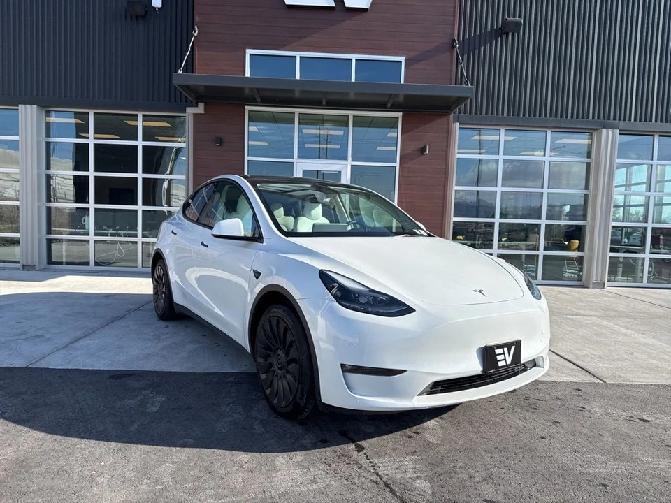2023 Tesla Model Y - Image 2 of 21