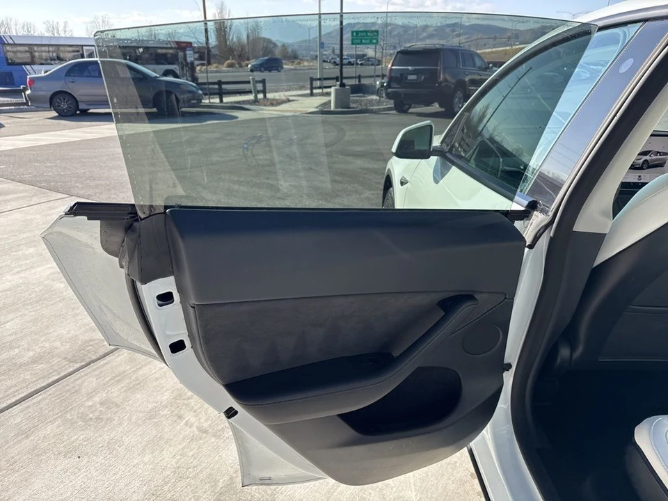 2023 Tesla Model Y - Image 14 of 21