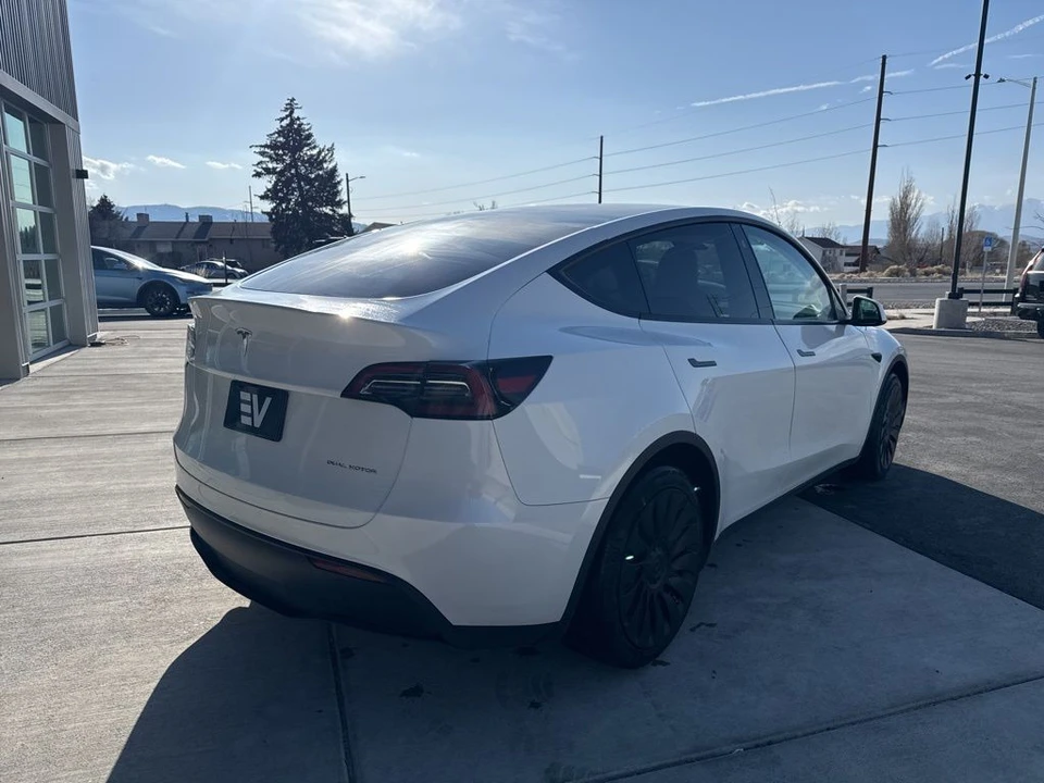 2023 Tesla Model Y - Image 8 of 21