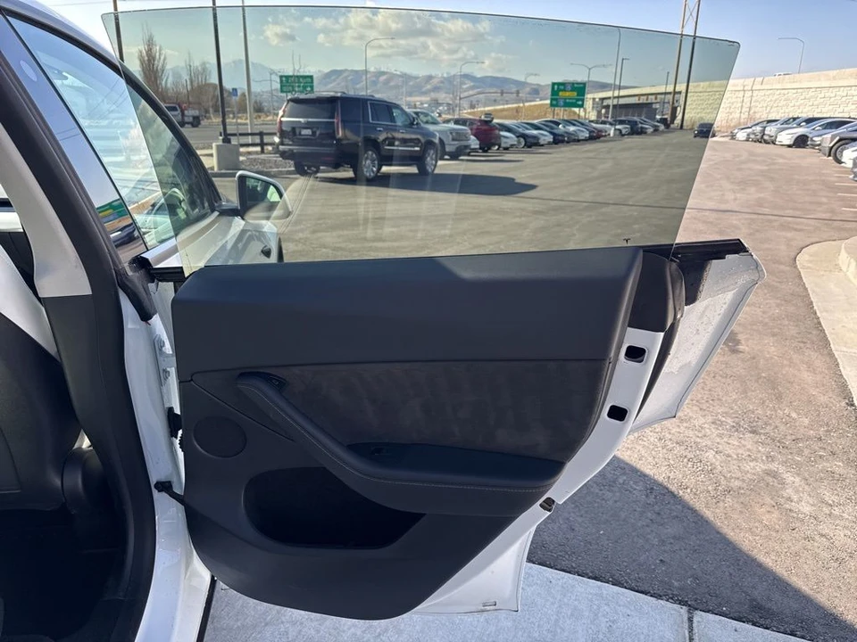2023 Tesla Model Y - Image 19 of 21