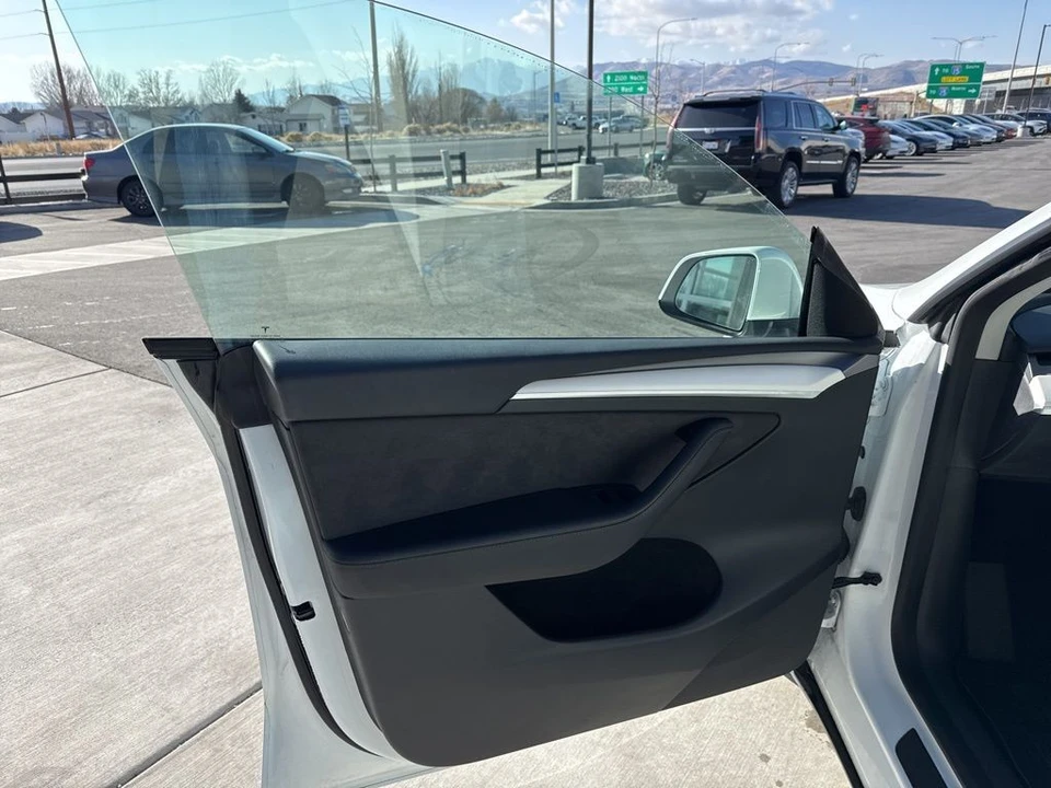 2023 Tesla Model Y - Image 11 of 21