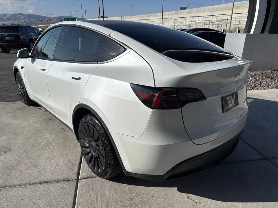 2023 Tesla Model Y - Image 6 of 21
