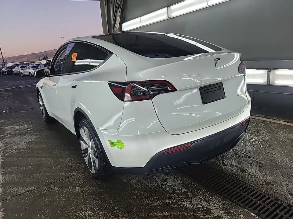 2023 Tesla Model Y - Image 3 of 7