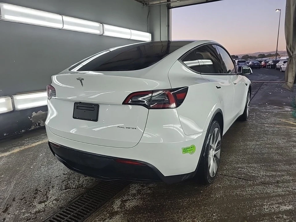 2023 Tesla Model Y - Image 4 of 7