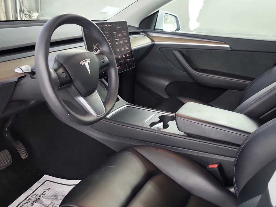 2023 Tesla Model Y - Image 5 of 7