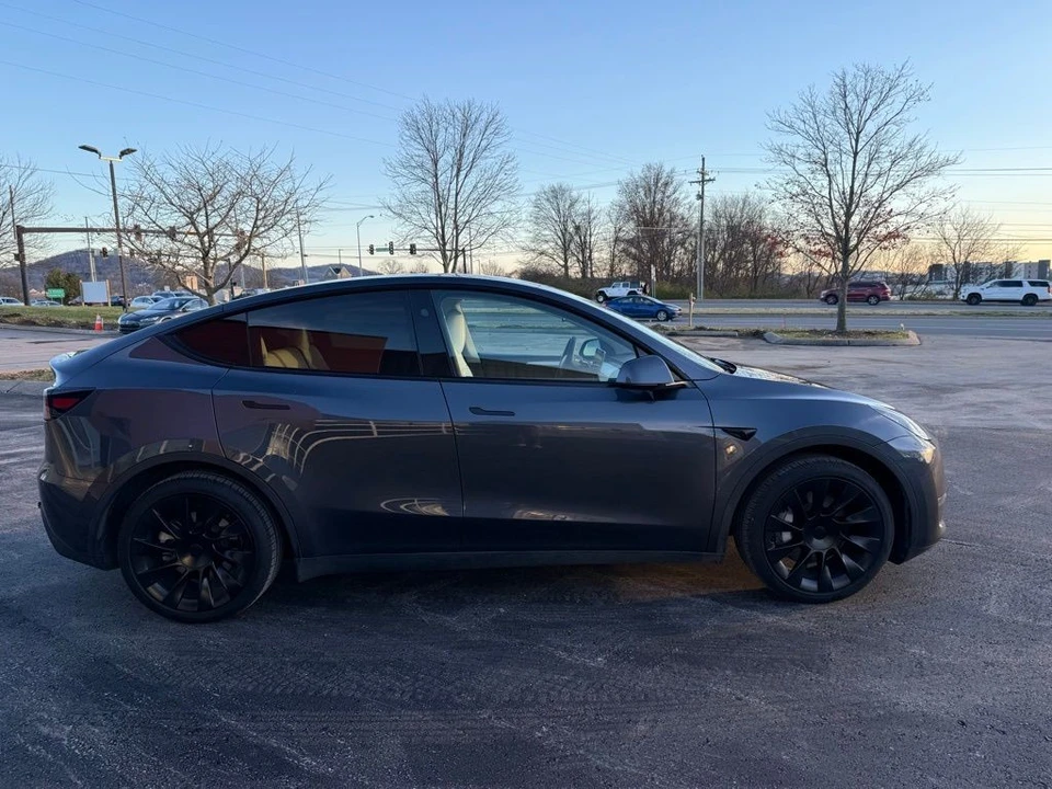 2023 Tesla Model Y - Image 4 of 21