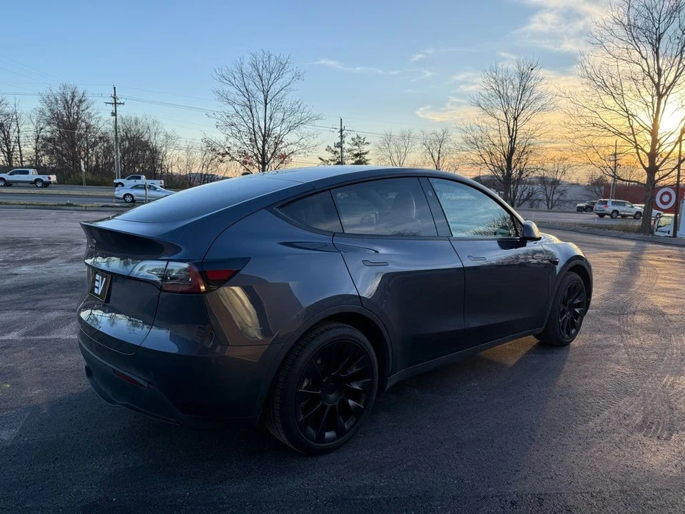 2023 Tesla Model Y - Image 5 of 21