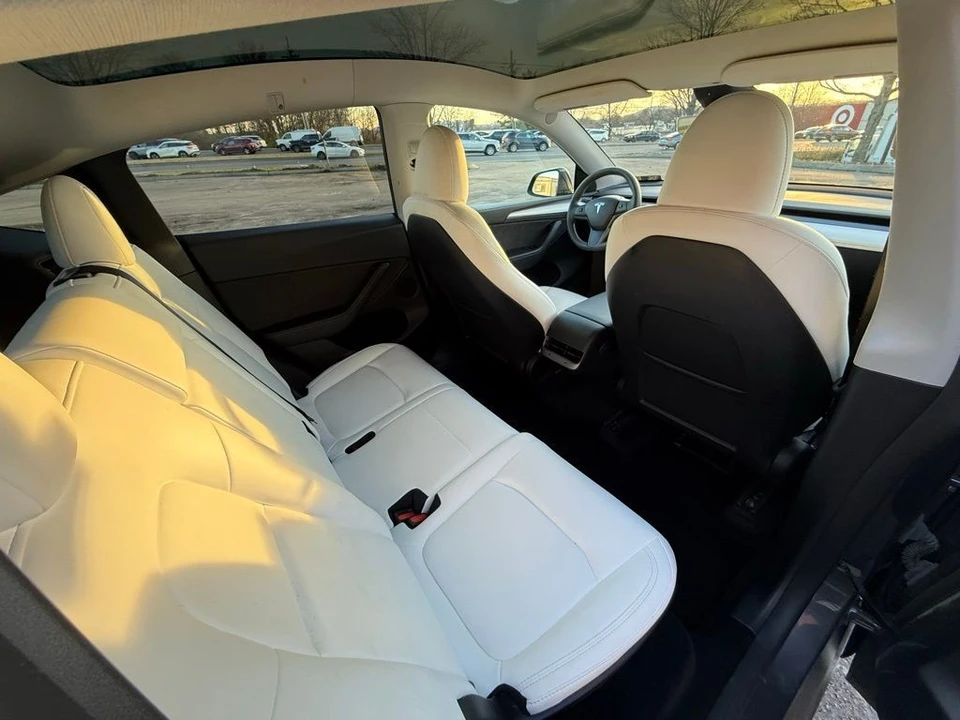 2023 Tesla Model Y - Image 16 of 21