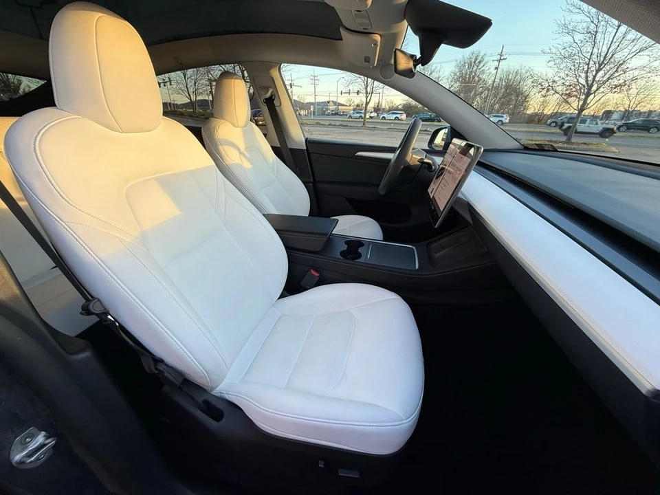 2023 Tesla Model Y - Image 20 of 21