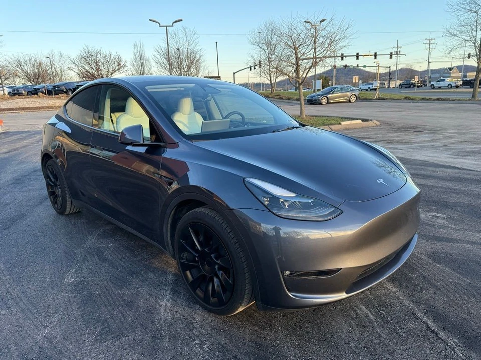 2023 Tesla Model Y - Image 3 of 21