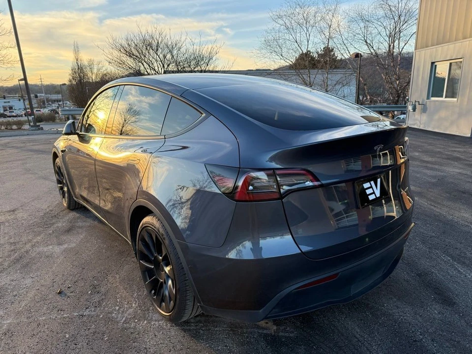 2023 Tesla Model Y - Image 7 of 21