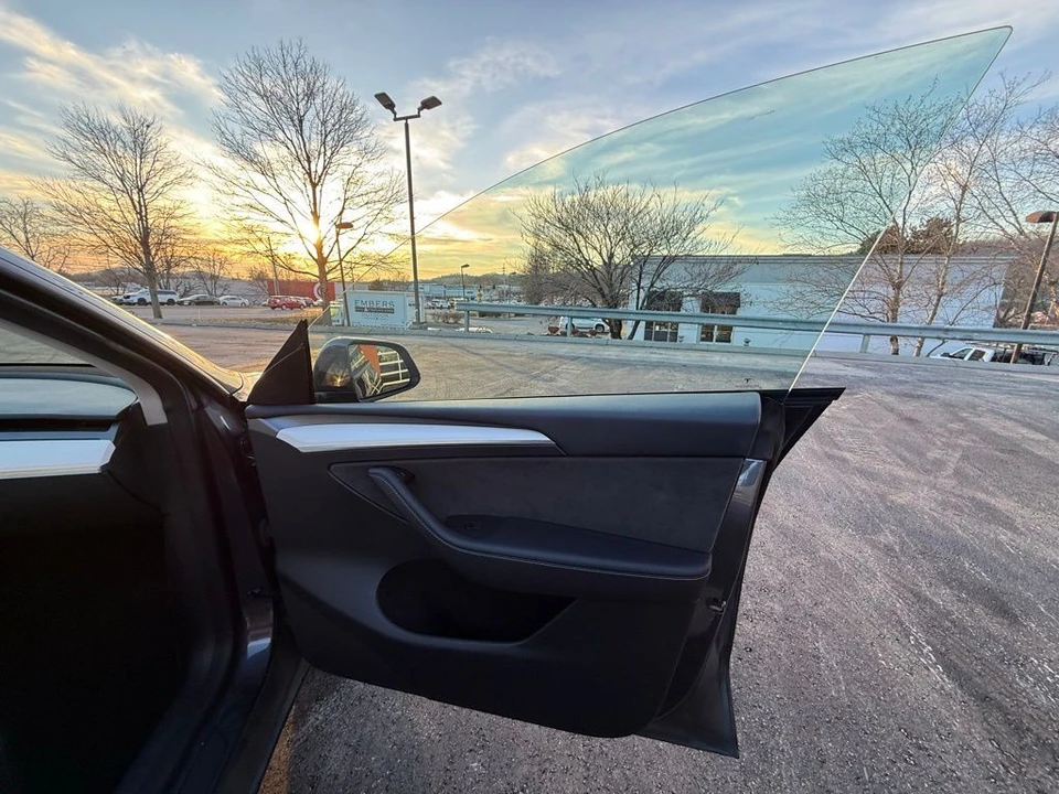 2023 Tesla Model Y - Image 18 of 21