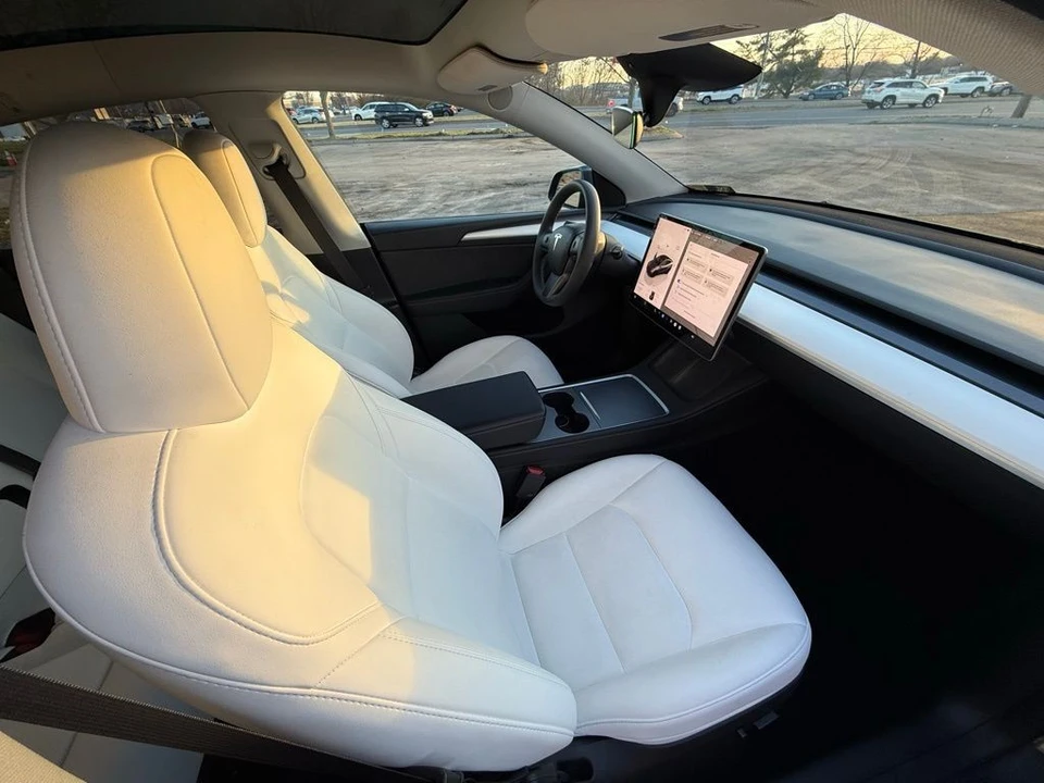 2023 Tesla Model Y - Image 19 of 21