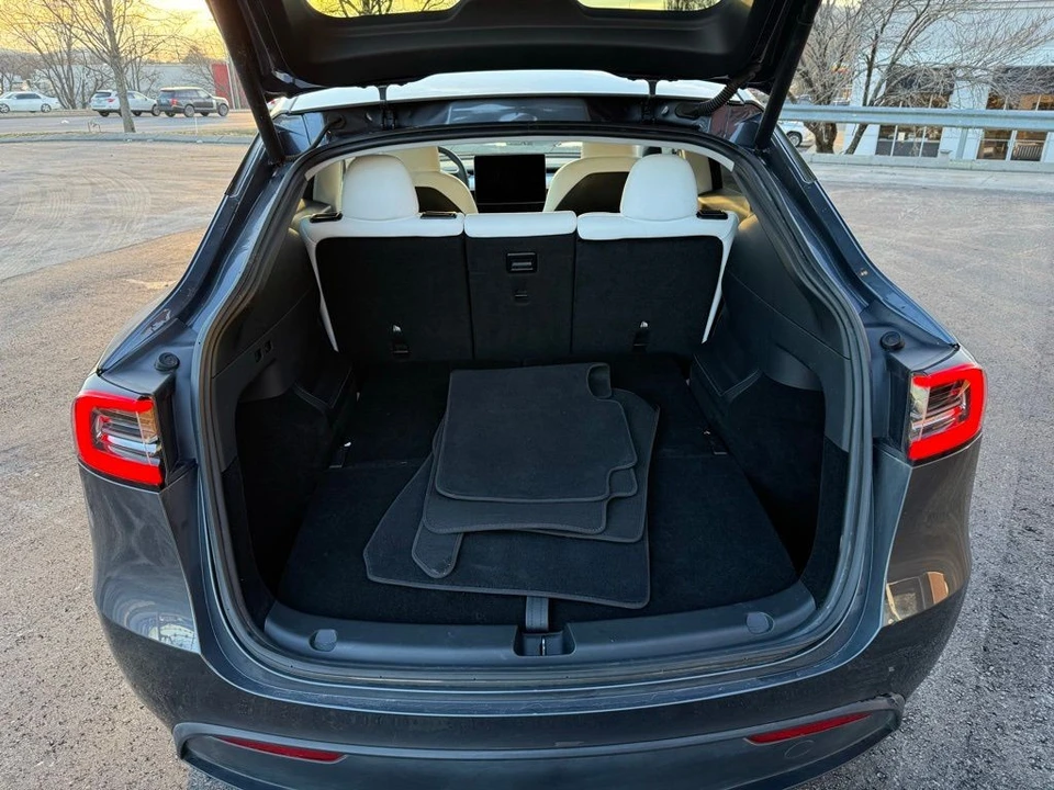 2023 Tesla Model Y - Image 9 of 21