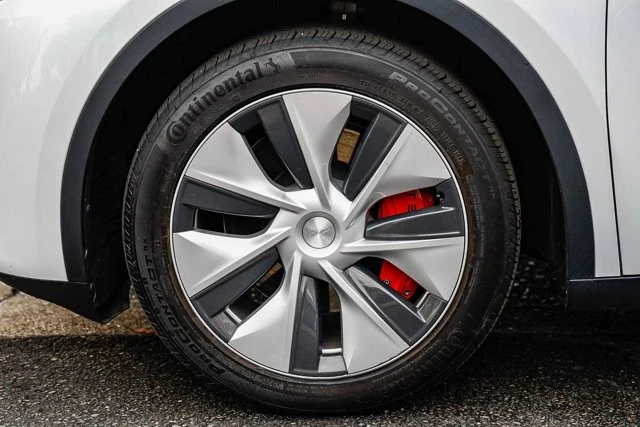 2023 Tesla Model Y - Image 9 of 12