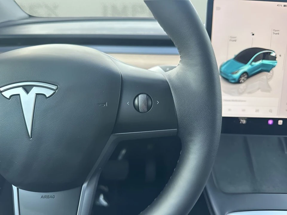 2023 Tesla Model Y - Image 17 of 21