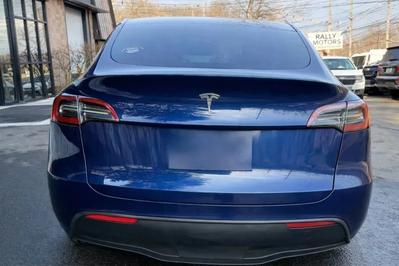 2023 Tesla Model Y - Image 2 of 12