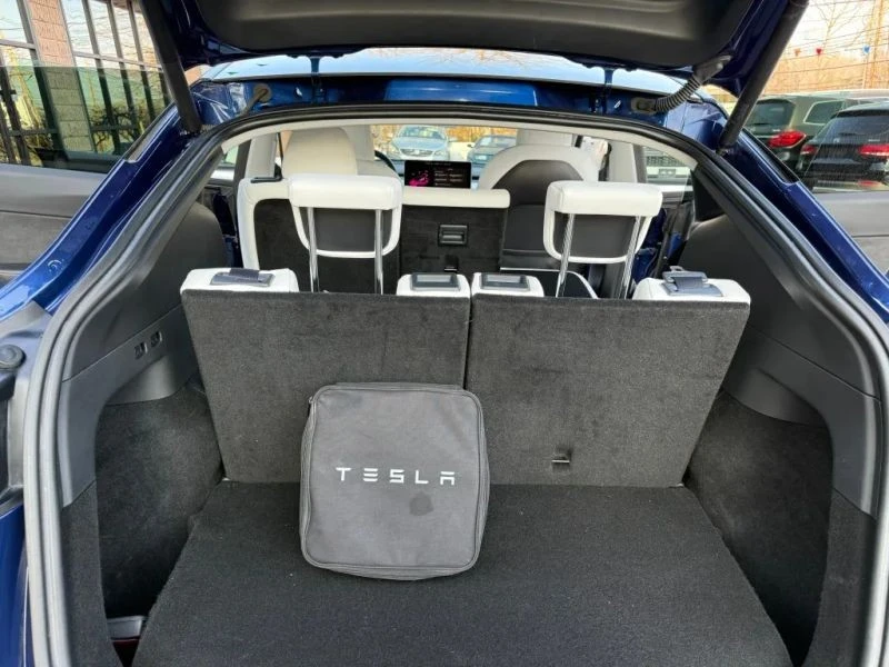 2023 Tesla Model Y - Image 9 of 12