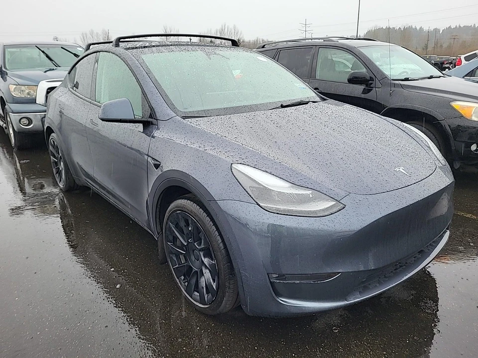2023 Tesla Model Y - Image 2 of 7
