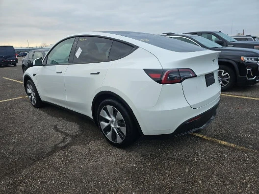 2023 Tesla Model Y - Image 4 of 7