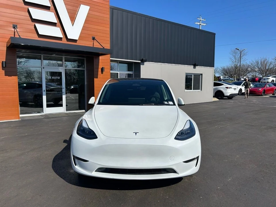 2023 Tesla Model Y - Image 2 of 17
